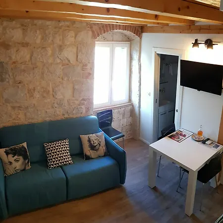 Jes Boutique Hotel